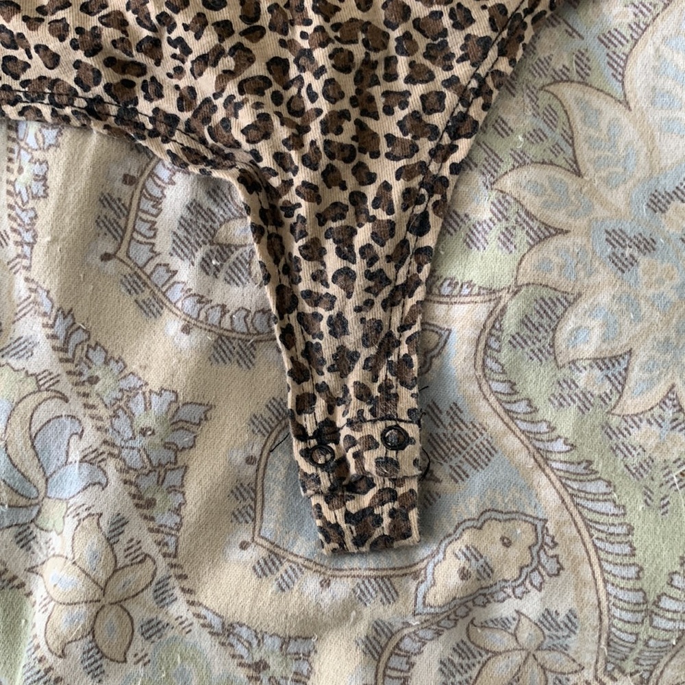 ❌SOLD❌ Leopard Print Bodysuit - Picture 4 of 6